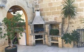 Studio Apartment With Pool In House Of Character.