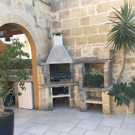 Studio Apartment With Pool In House Of Character. Birkirkara Exterior photo